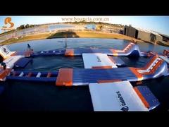 250 Personen Riesiges aufblasbares Wasserspielpark-Spiele TÜV-Zertifikat Wipeout-Parcours