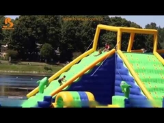 Aufblasbarer schwimmender Wassersport-Themenpark / Wasser-Splash-Park in Mailand installiert