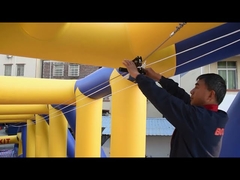 Die Weltneuheit, die Zipline schwimmt, stellte durch Bouncia her. Möchten Sie einen Versuch für Ihren Park?