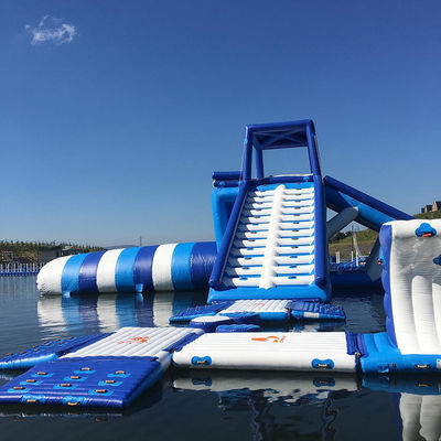 Riesiger aufblasbarer Wasserturm mit Klecks für Aqua-Park